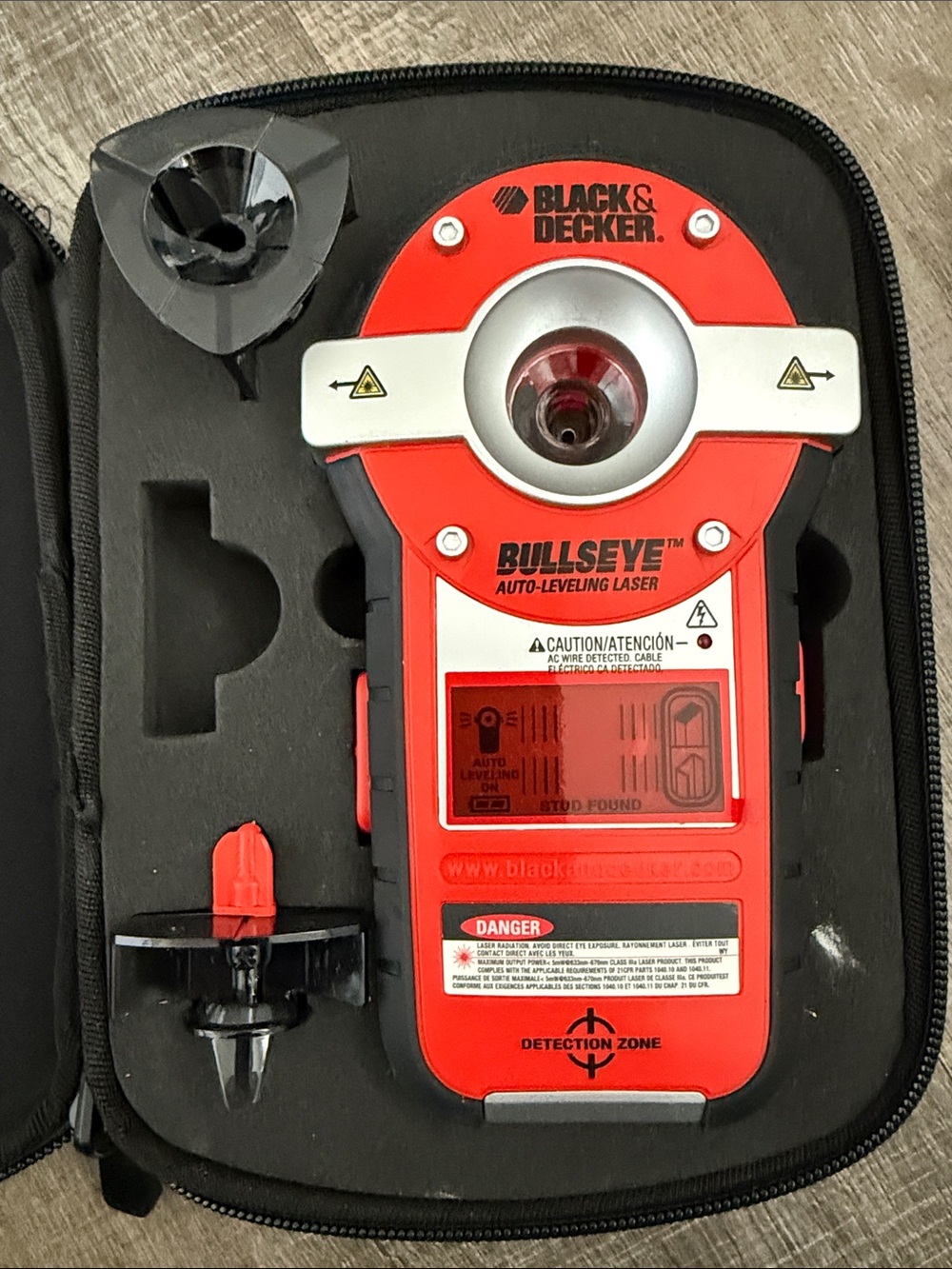 Black & Decker Black Hard-Shell case with bullseye auto leveling laser  BDL1905